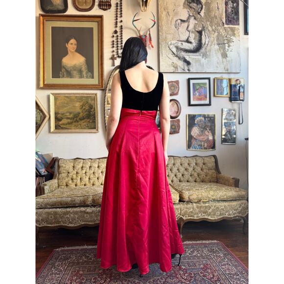 Vintage Scott McClintock Red and Black Velvet Dress Size 8 - Picture 3 of 5